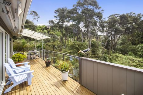 Photo of property in 4 Mccahon Place, Titirangi, Auckland, 0604