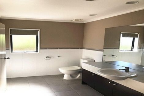Photo of property in 4 Drumston Place, Flat Bush, Auckland, 2019