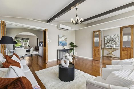 Photo of property in 61 Beechdale Crescent, Pakuranga Heights, Auckland, 2010