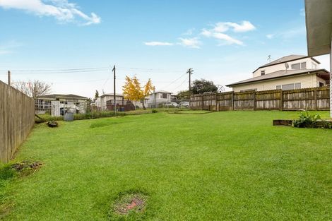 Photo of property in 1 Rickards Place, New Lynn, Auckland, 0600