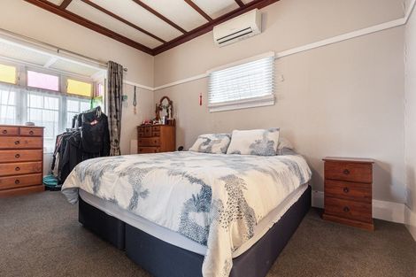 Photo of property in 14 Sandspit Road, Waiuku, 2123
