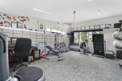 Photo of property in 4 Mccahon Place, Titirangi, Auckland, 0604