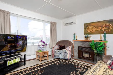 Photo of property in 43 Barraud Street, Dannevirke, 4930