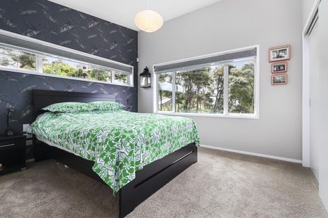 Photo of property in 4 Mccahon Place, Titirangi, Auckland, 0604