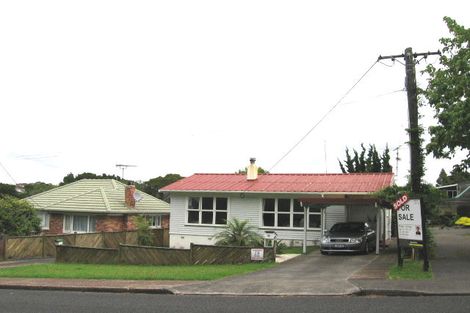 Photo of property in 2/60 Hillcrest Avenue, Hillcrest, Auckland, 0627