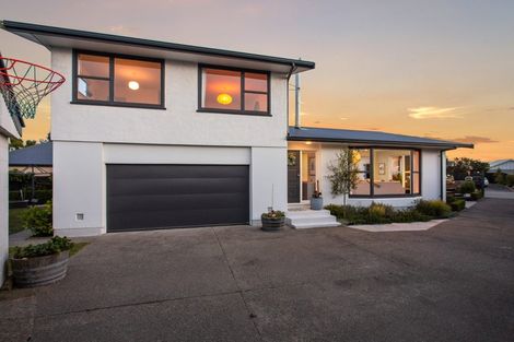 Photo of property in 21 Woodstock Place, Russley, Christchurch, 8042