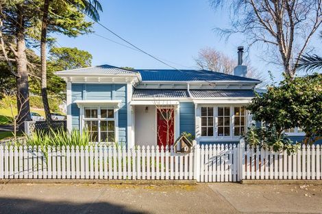 Photo of property in 10 Kowhai Street, Eastbourne, Lower Hutt, 5013
