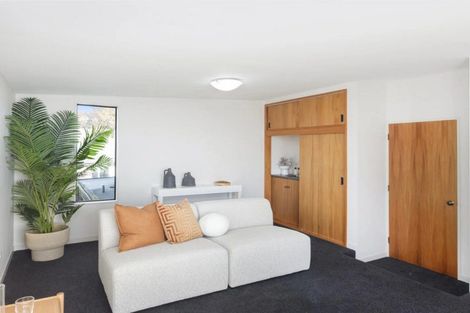 Photo of property in 1/17 Moncks Spur Road, Redcliffs, Christchurch, 8081
