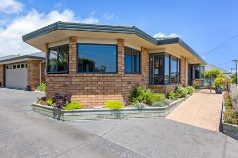 Photo of property in 18 Karamu Street, Te Atatu Peninsula, Auckland, 0610