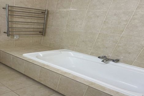 Photo of property in 1/13 Girrahween Drive, Totara Vale, Auckland, 0629