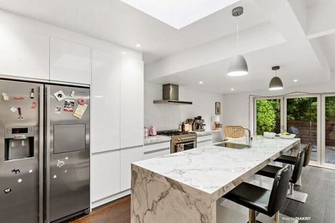 Photo of property in 34 Richmond Avenue, Karori, Wellington, 6012