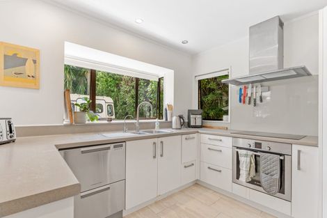Photo of property in 8 Waimanu Place, Point Wells, 0986