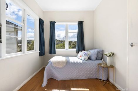 Photo of property in 12 Lyndfield Lane, Newlands, Wellington, 6037