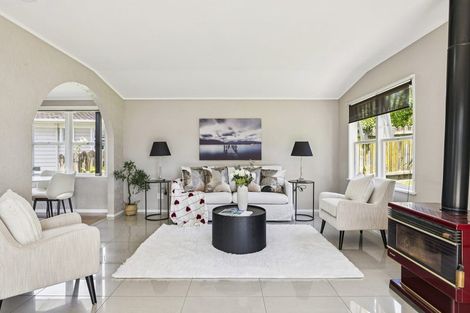 Photo of property in 61 Beechdale Crescent, Pakuranga Heights, Auckland, 2010