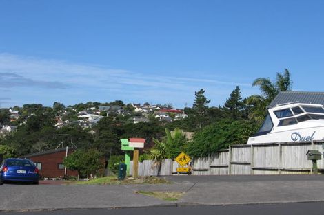 Photo of property in 2/57 Unsworth Drive, Unsworth Heights, Auckland, 0632