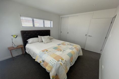 Photo of property in 2/12 Beechwood Road, Rothesay Bay, Auckland, 0630