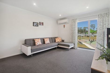 Photo of property in 7 Briddock Way, Swanson, Auckland, 0614