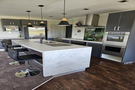 Photo of property in 94 Pohutukawa Drive, Levin, 5571
