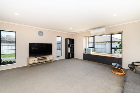 Photo of property in 23 Walnut Grove, Kelvin Grove, Palmerston North, 4414