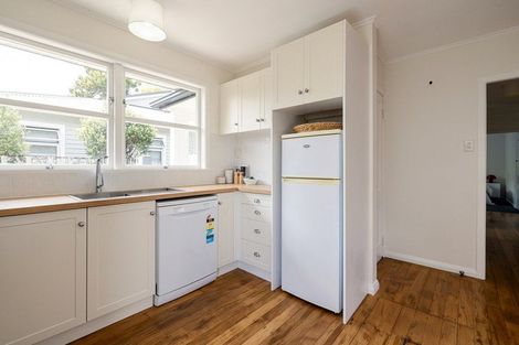 Photo of property in 30 Queen Street, Cambridge, 3434