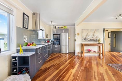 Photo of property in 4 Hatton Road, Orewa, 0931