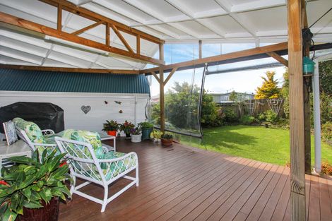 Photo of property in 2/28 Fairdale Place, Birkdale, Auckland, 0626
