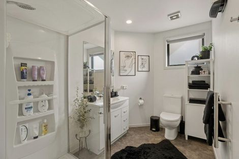 Photo of property in 54c Wynyard Crescent, Fernhill, Queenstown, 9300
