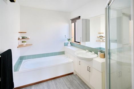 Photo of property in 52 Northcote Road, Northcote, Christchurch, 8052
