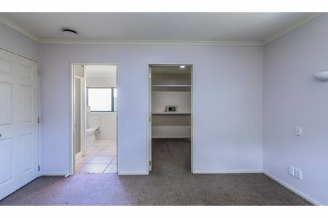 Photo of property in 4 Cloghan Close, Massey, Auckland, 0614