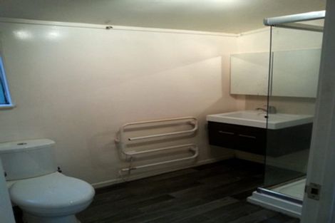 Photo of property in 2/30 Cresta Avenue, Beach Haven, Auckland, 0626