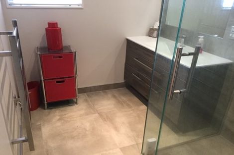 Photo of property in 118 Lakeside Drive, Orewa, 0931