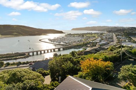 Photo of property in 47 Kiriwai Road, Paremata, Porirua, 5024