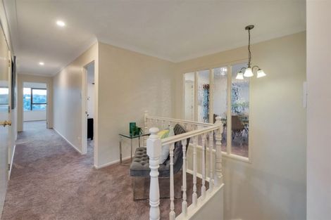 Photo of property in 27 Hollyhock Place, Browns Bay, Auckland, 0630