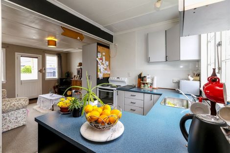 Photo of property in 2 Karamu Street, Strandon, New Plymouth, 4312