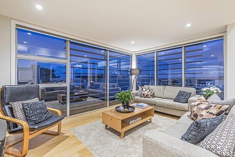 Photo of property in 49 Seaview Road, Castor Bay, Auckland, 0620