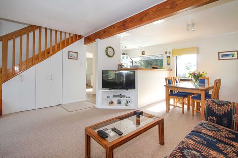 Photo of property in 2/28 Fairdale Place, Birkdale, Auckland, 0626