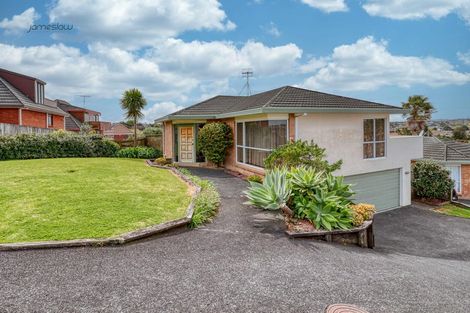 Photo of property in 2/17 Cambric Place, Botany Downs, Auckland, 2010