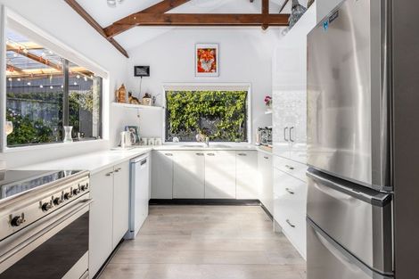 Photo of property in 19 Pehi Kupa Street, Waikanae, 5036