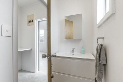 Photo of property in 86 Sylvan Avenue, Northcote, Auckland, 0627