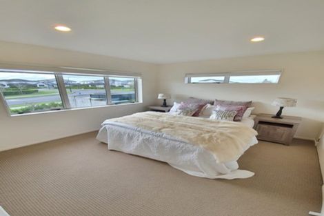 Photo of property in 99 Bayvista Drive, Karaka, Papakura, 2113