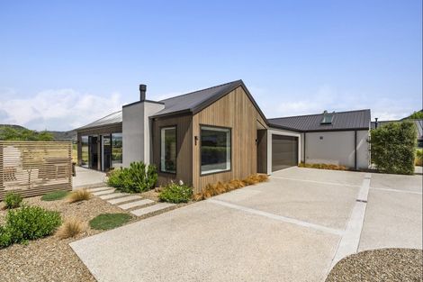Photo of property in 9 Mcdonald Street, Wanaka, 9305
