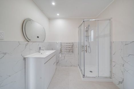 Photo of property in 2 Netherlands Avenue, Kelston, Auckland, 0602
