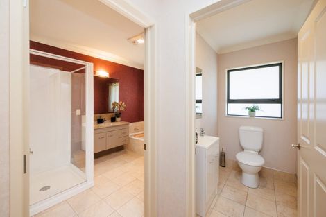 Photo of property in 23 Johnstone Drive, Fitzherbert, Palmerston North, 4410