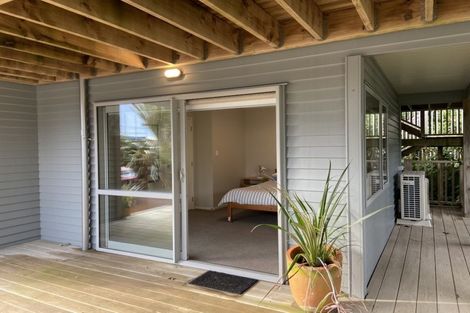 Photo of property in 20 Messenger Terrace, Oakura, 4314