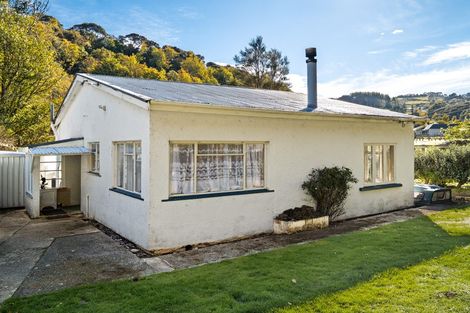 Photo of property in 2 Warburton Street, Karoro, Greymouth, 7805