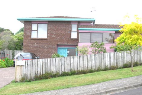 Photo of property in 2 Fairbanks Place, Glendene, Auckland, 0602