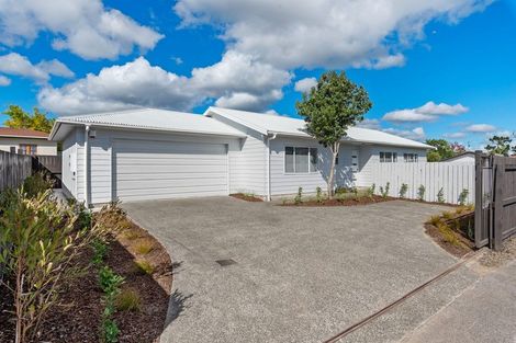 Photo of property in 122a Lynwood Road, New Lynn, Auckland, 0600