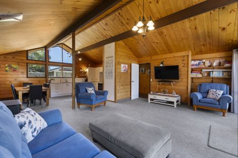 Photo of property in 12 Woodleigh Street, Frankleigh Park, New Plymouth, 4310