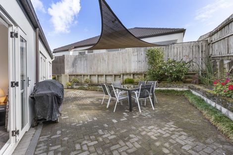 Photo of property in 2/12 Vireya Court, Goodwood Heights, Auckland, 2105
