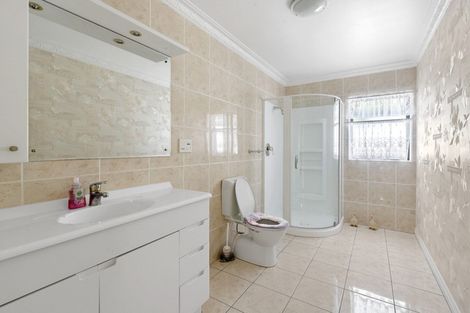 Photo of property in 16 Waimanu Bay Drive, Te Atatu Peninsula, Auckland, 0610